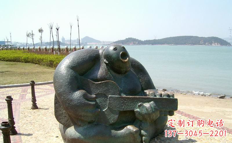 青海公园弹吉他抽象人物铜雕