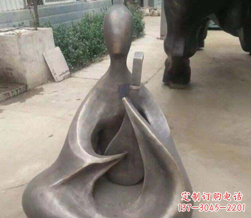 青海抽象景观弹琵琶铜雕