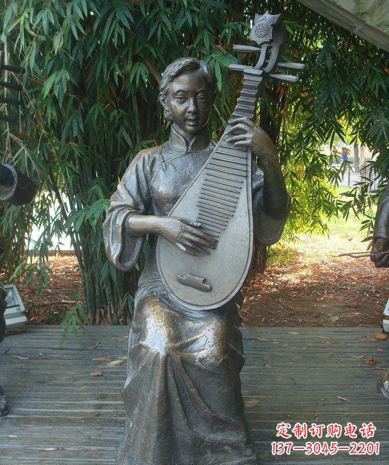 青海精美绝伦的琵琶女郎铜雕