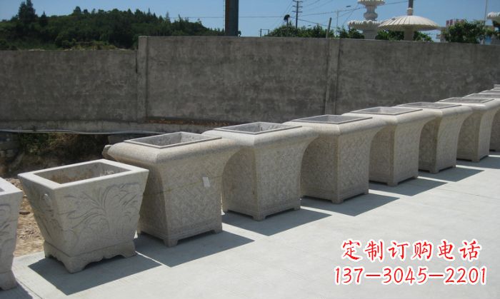青海大理石花盆石雕 – 在公园展现精美自然风貌