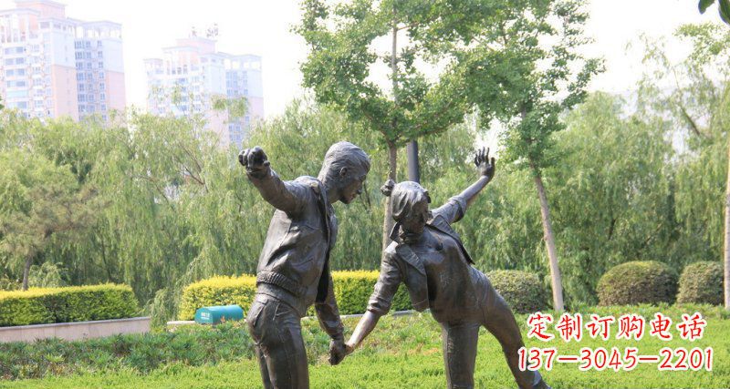 青海爱情铸就的浪漫情侣雕塑