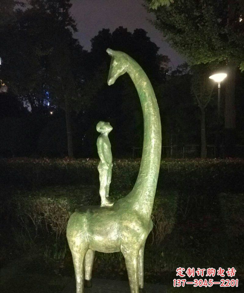 青海壮观绝伦的长颈鹿雕塑