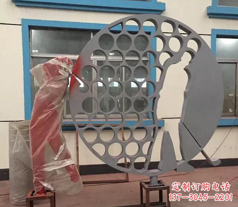 青海广场不锈钢打高尔夫球雕塑