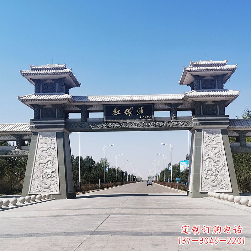 青海红碱淖景区石雕汉阙大门