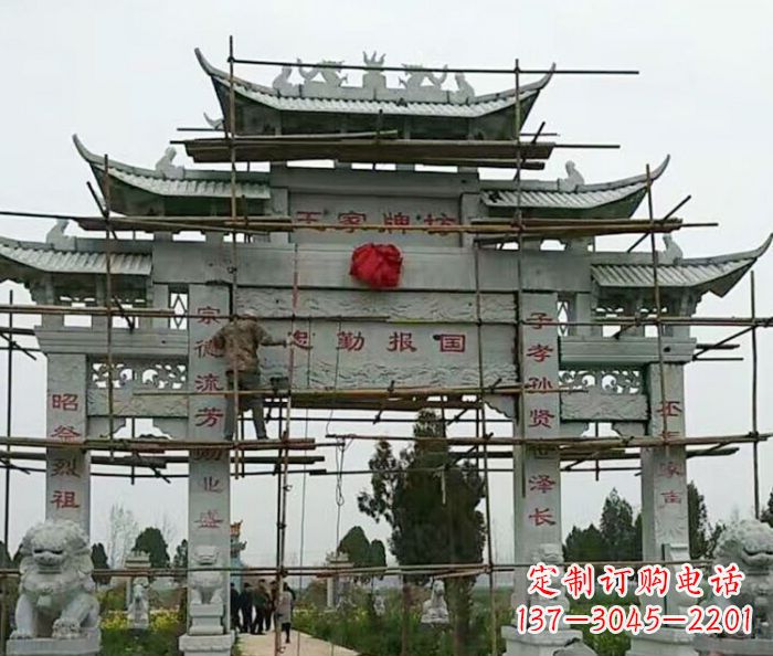 青海传承古艺三门牌坊石雕
