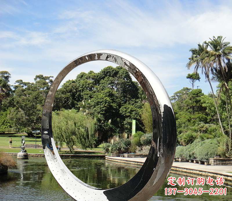 青海水景不锈钢镜面圆环雕塑