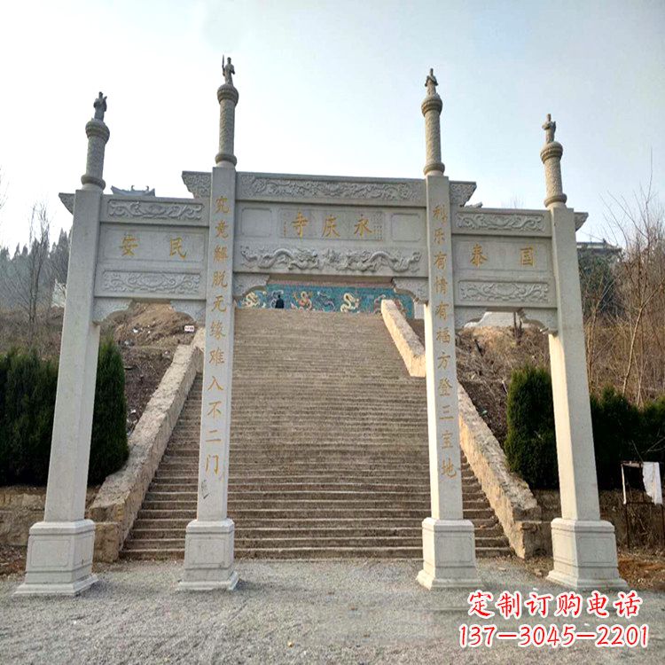 青海寺庙入口无楼牌坊