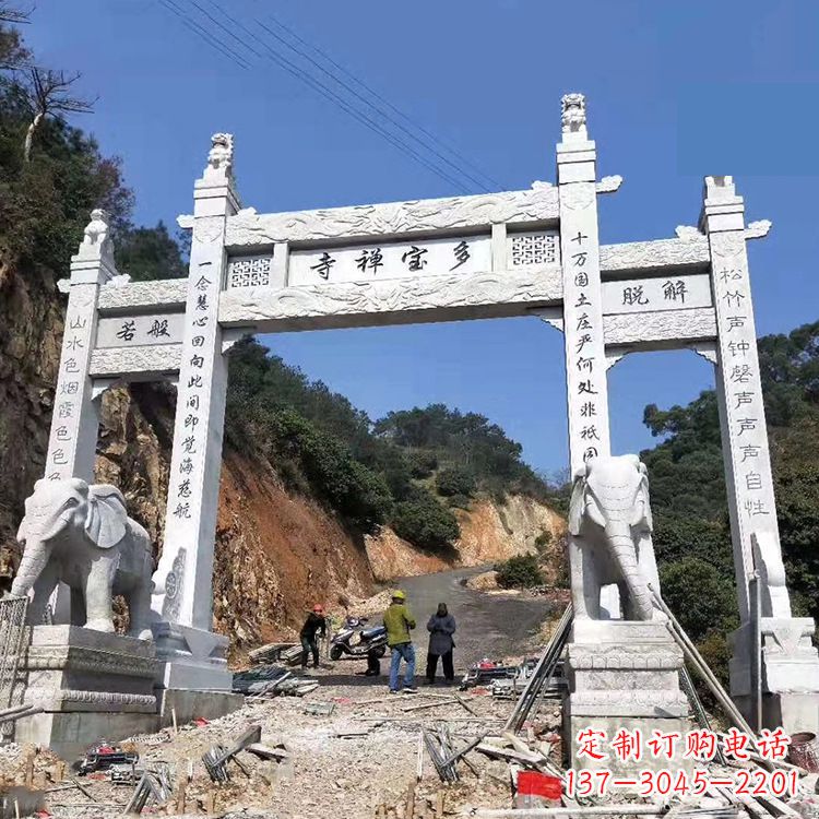 青海寺院三门无楼牌坊
