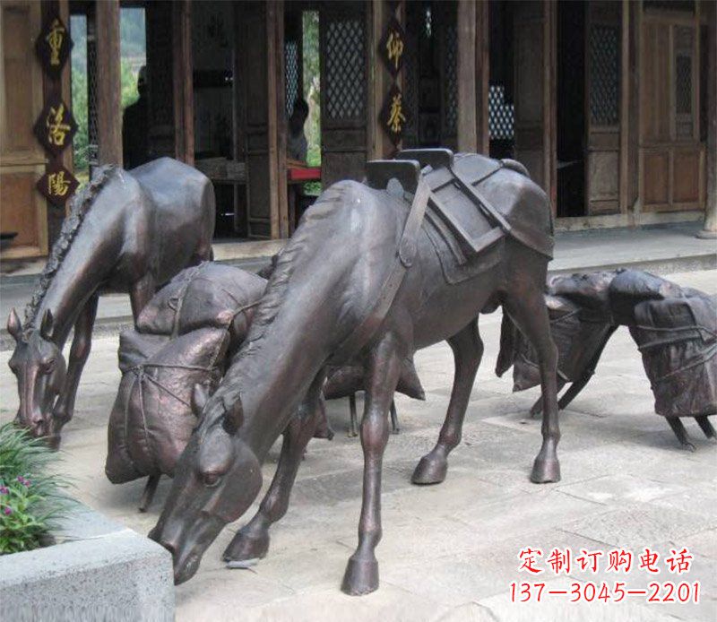 青海拖行李的马动物铜雕