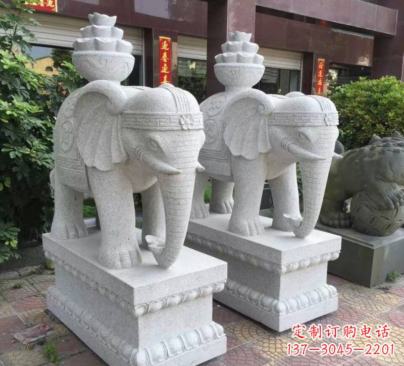 青海驮元宝的大象石雕