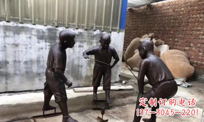 青海玩陀螺人物铜雕 (2)