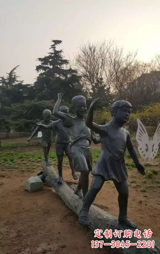 青海玩走独木桥儿童铜雕