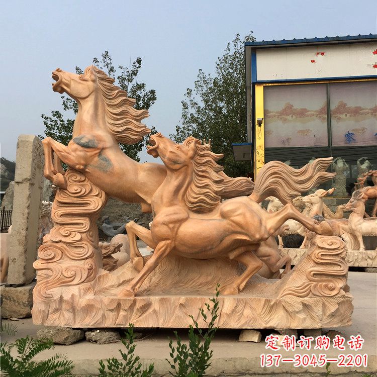 青海晚霞红奔马群雕