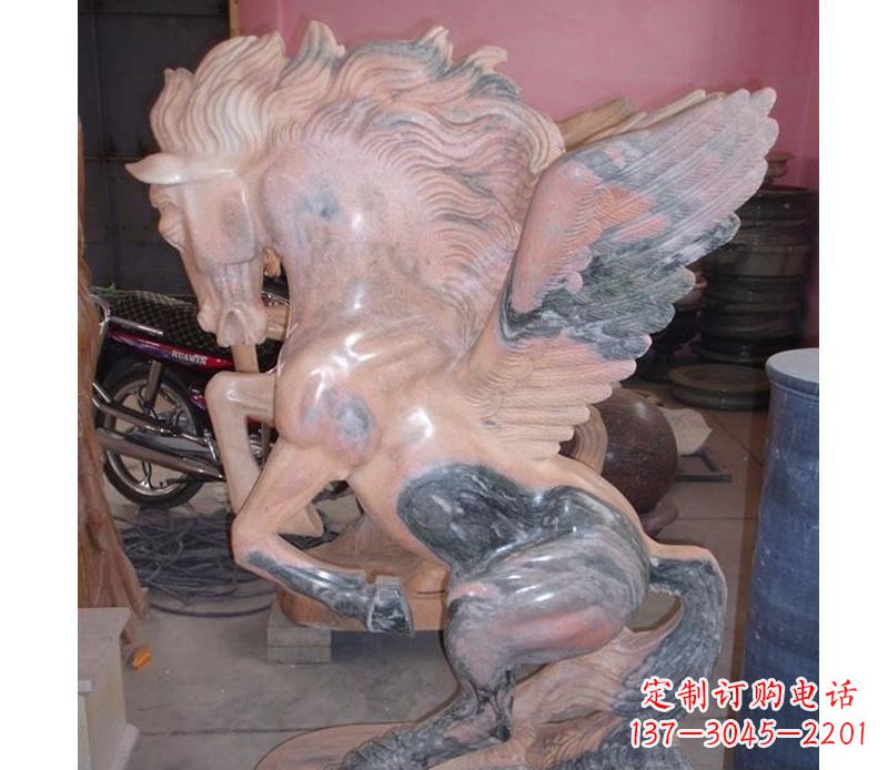 青海晚霞红奔马石雕