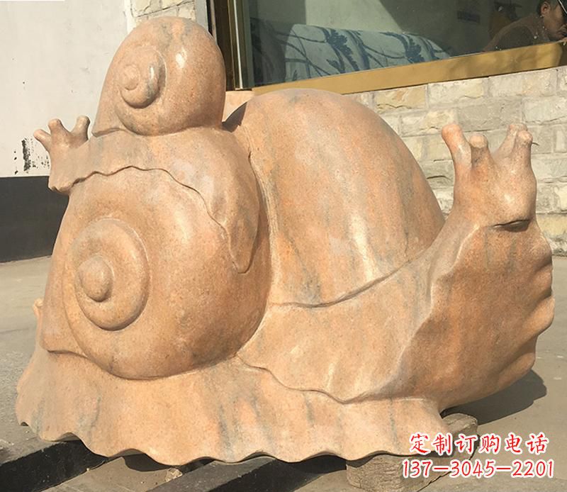 青海晚霞红大型蜗牛母子雕塑