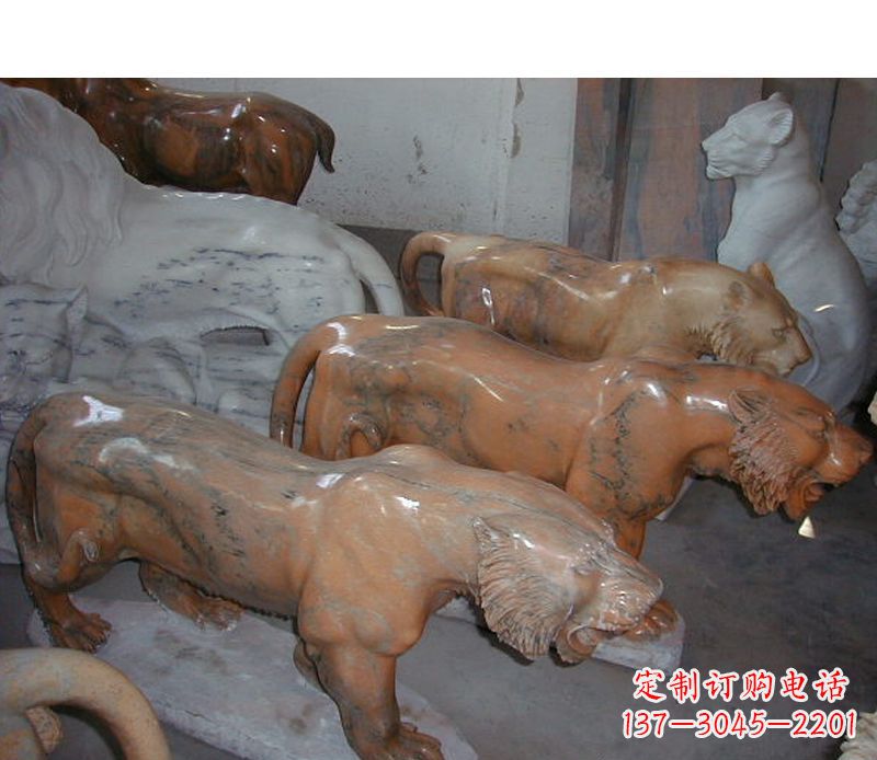 青海晚霞红动物老虎石雕