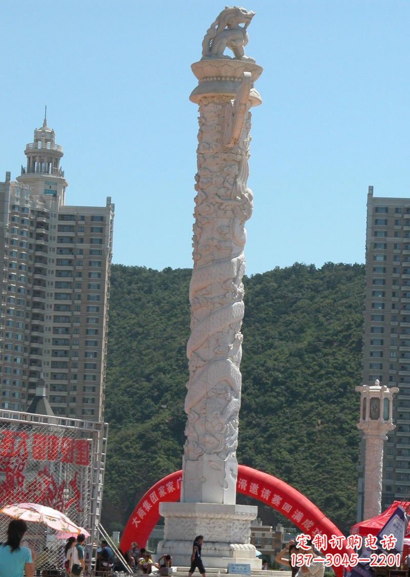 青海晚霞红广场龙柱