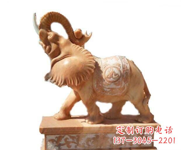 青海晚霞红吉祥如意象鼻朝天的大象石雕