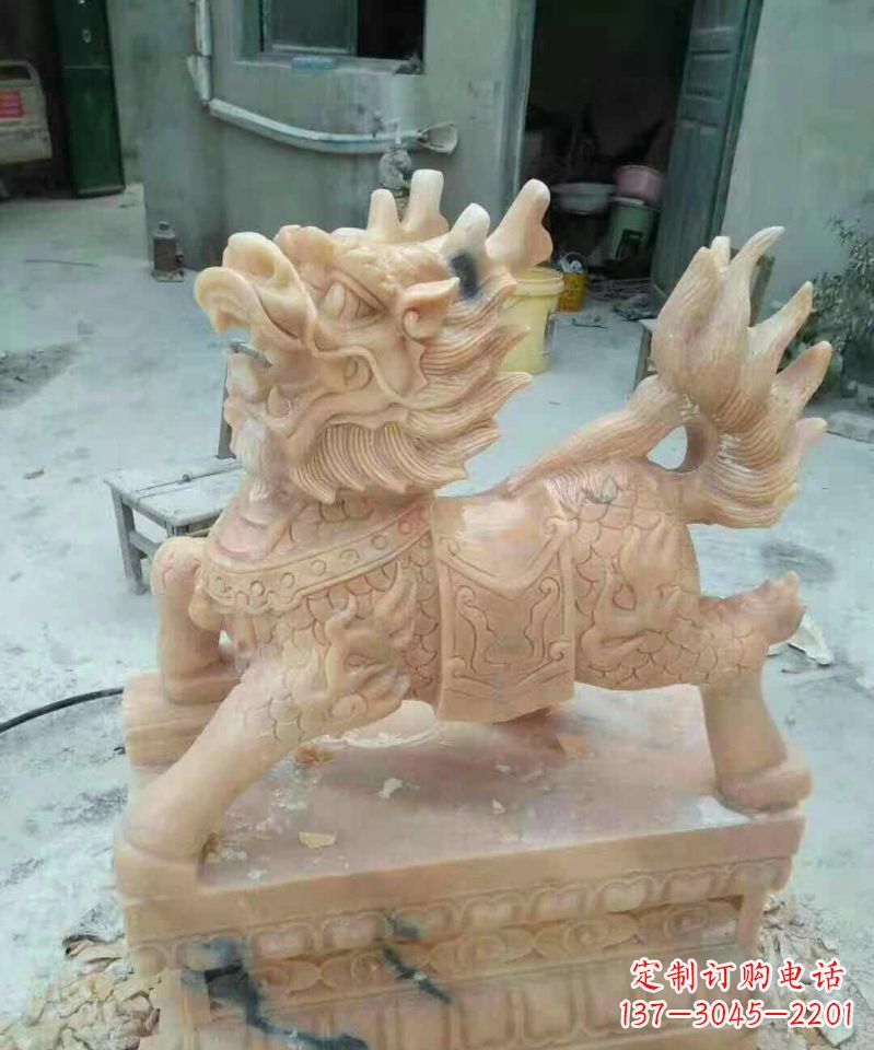 青海晚霞红麒麟雕塑112