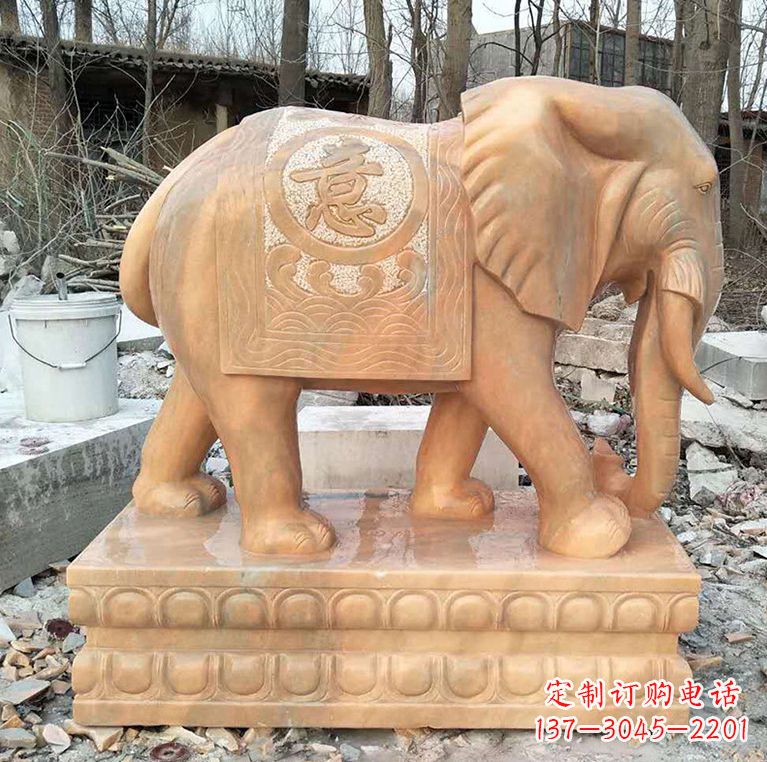 青海晚霞红石材大象雕塑