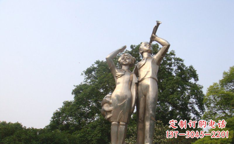 青海校园吹军号敬礼的小学生人物景观铜雕