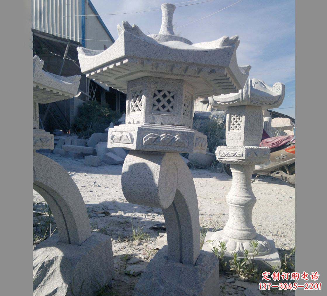 青海园林景观草坪石灯雕塑
