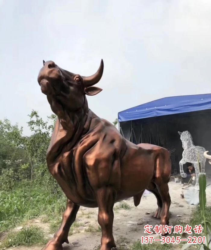 青海紫铜牛动物雕塑