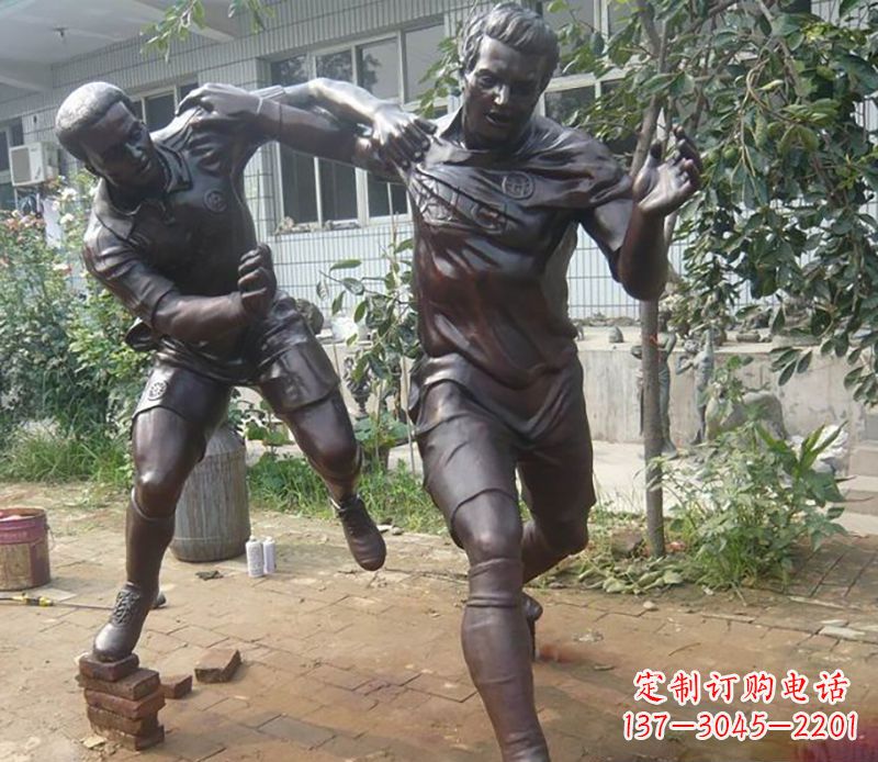青海足球运动公园人物铜雕